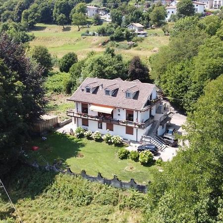 Villa Immersa Nel Verde A Lanzo dʼIntelvi Exteriör bild