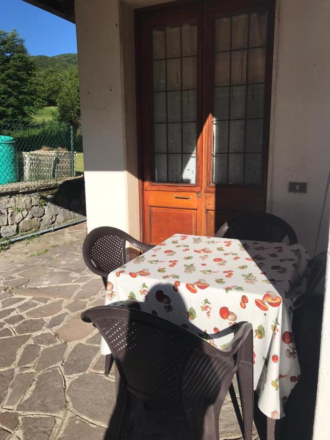 Villa Immersa Nel Verde A Lanzo dʼIntelvi Exteriör bild