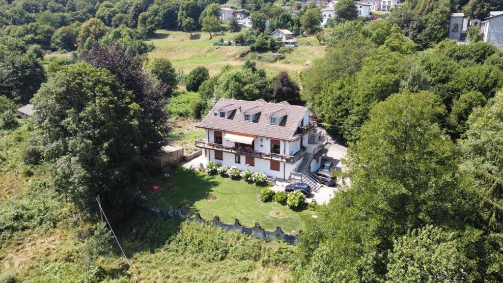 Villa Immersa Nel Verde A Lanzo dʼIntelvi Exteriör bild
